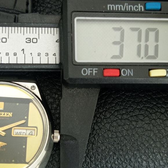 Vintage 1977 Citizen Automatic Mens Silver Watch W/daydate & Gold accents - Picture 7 of 10